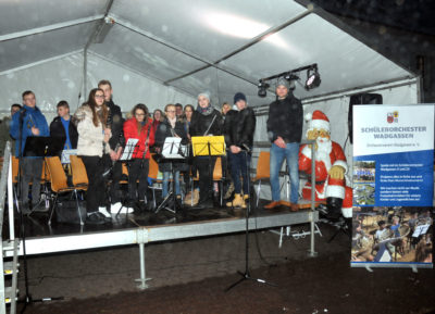 zu sehen ist das Jugendorchester Wadgassen am Bouser Weihnachtsmarkt