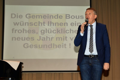 zu sehen ist Landrat Patrik Lauer bei seiner Rede am Neujahrsempfang der Gemeinde Bous