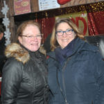 zu sehen sind Jutta Fellinger und Andrea Louis am Weihnachtsmarktstand der SPD Bous